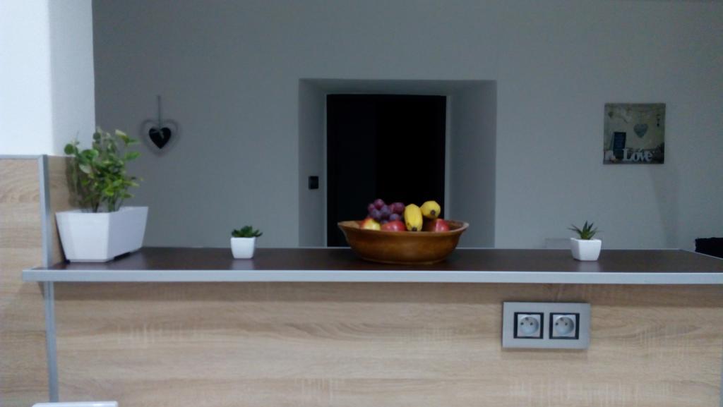 Mija Apartman S Vinnym Sklipkem, Zahradou A Grilem Kájov Exterior photo